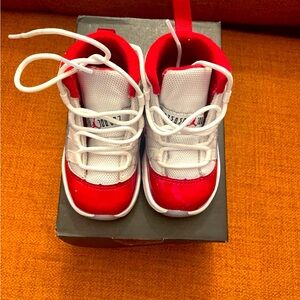 Jordan 11’s size 5